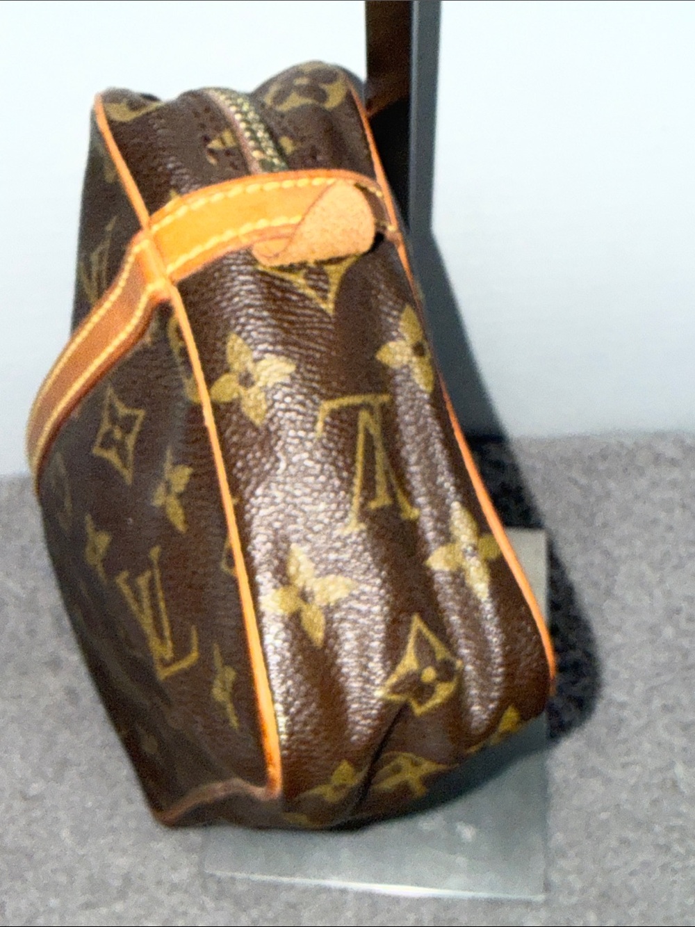 Louis Vuitton Brown Monogram Canvas Clutch with Tan Trim - Picture 3 of 14